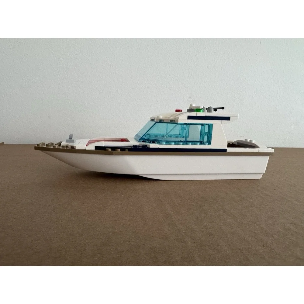 LEGO City De Luxe Boat with Windscreen from 60222 Harbor Diving Yacht Set Floats